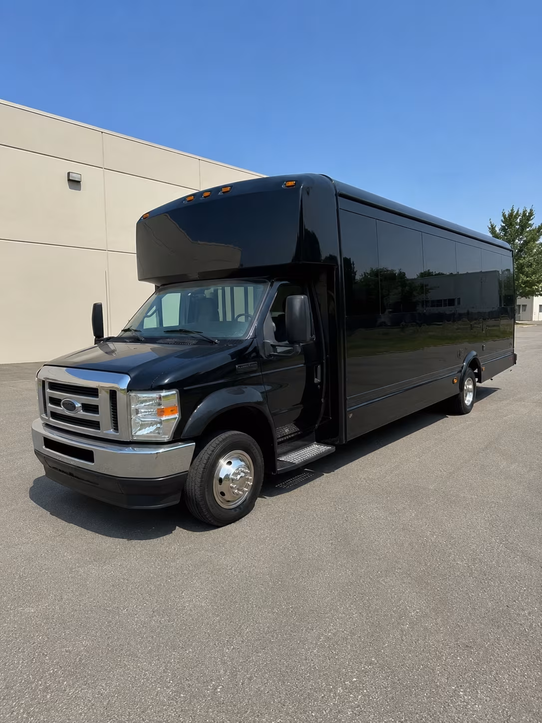 bus rentals for southfield bachelorette groups hitting the detroit river and belle isle