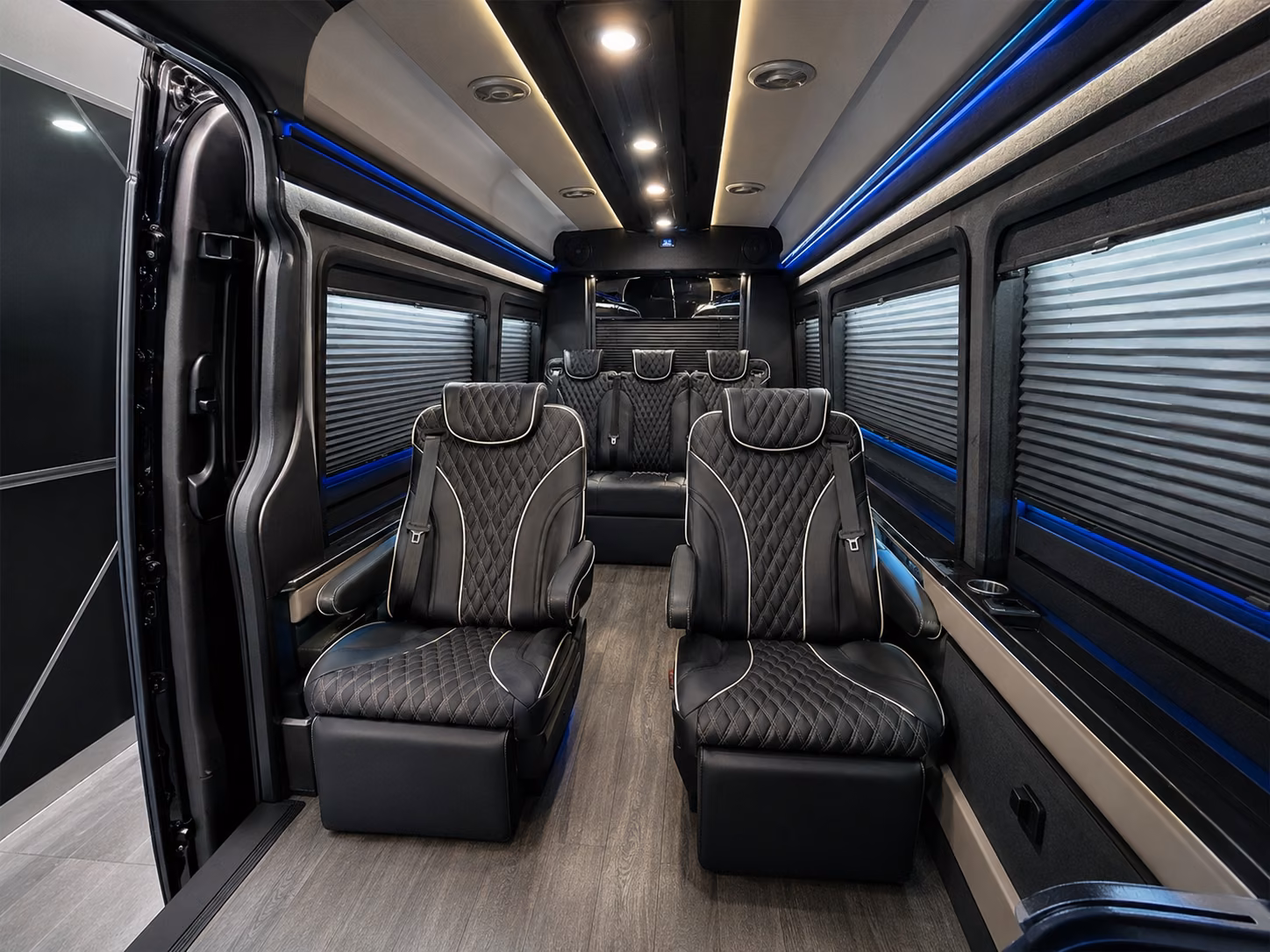 corporate airport transfer buses to detroit metro dtw