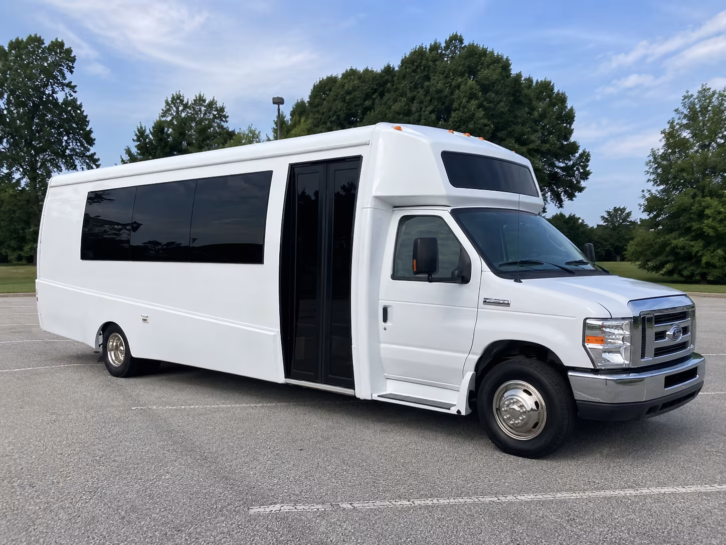 southfield 18 passenger party bus