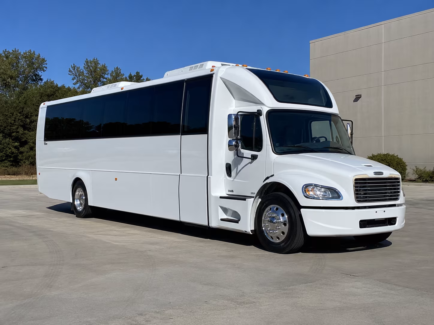 southfield 28 passenger party bus